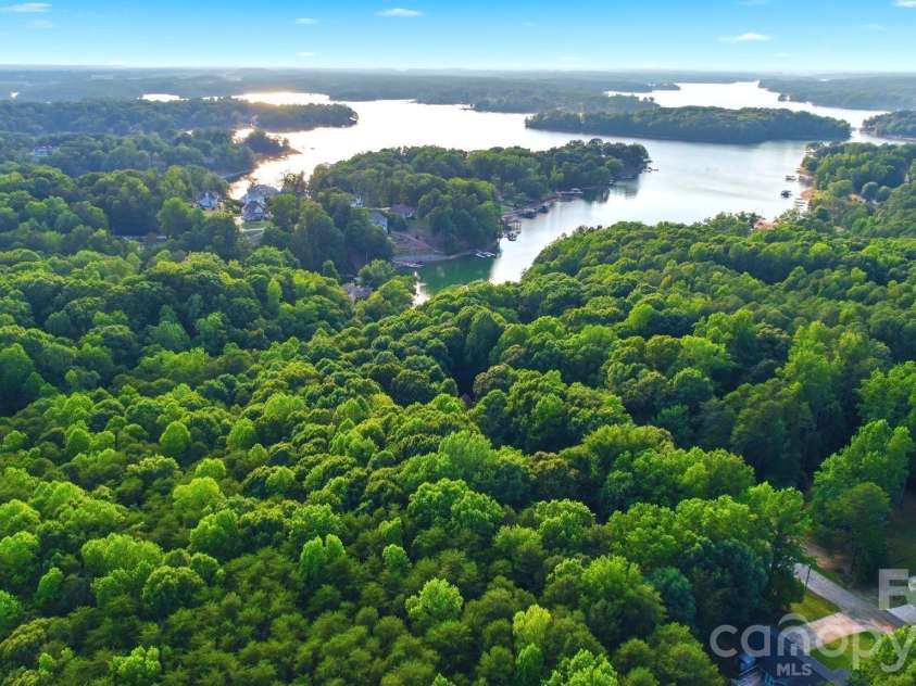 127 Rustic Way Lane, Mooresville, NC 28117.  MLS# CAR4387871, YatesRealty ID 35632. 