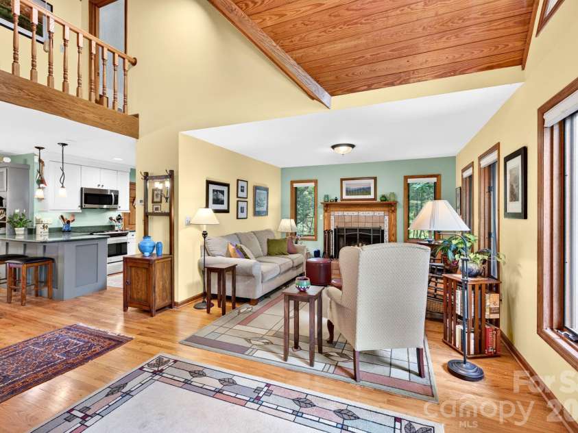 127 Woodburn Drive, Swannanoa, NC 28778.  MLS# CAR4392652, YatesRealty ID 35633. 