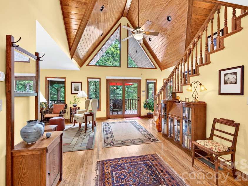 127 Woodburn Drive, Swannanoa, NC 28778.  MLS# CAR4392652, YatesRealty ID 35633. 