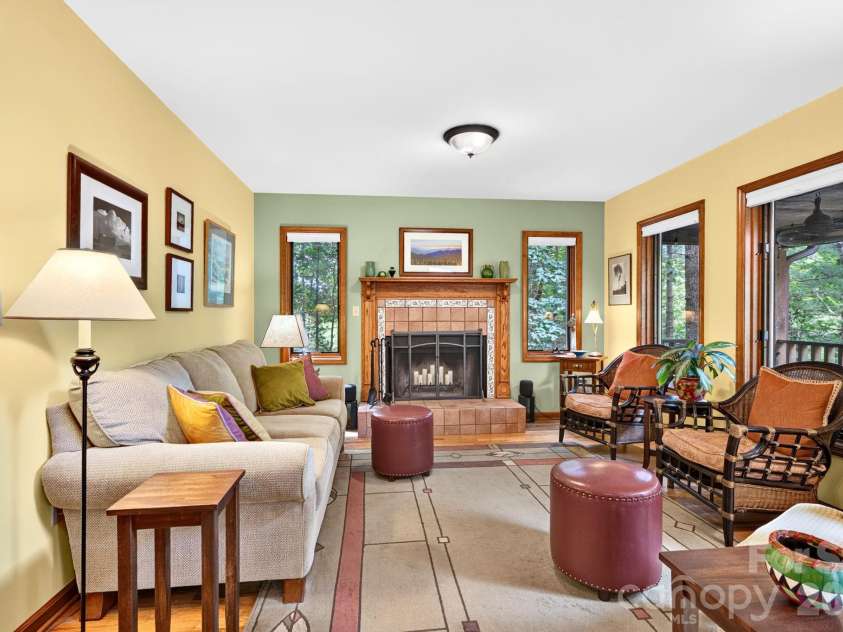 127 Woodburn Drive, Swannanoa, NC 28778.  MLS# CAR4392652, YatesRealty ID 35633. 