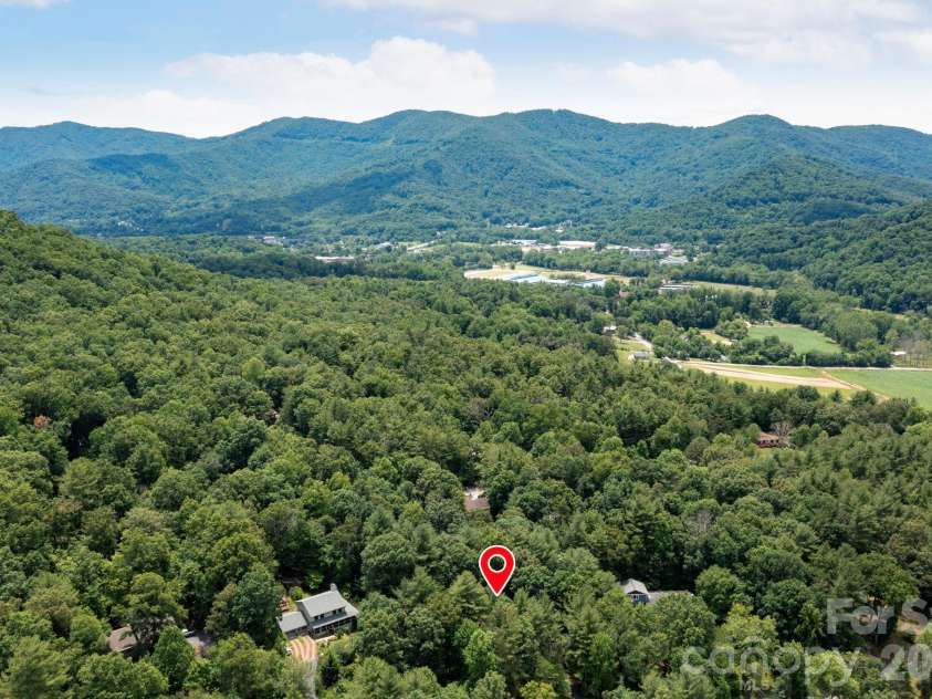 127 Woodburn Drive, Swannanoa, NC 28778.  MLS# CAR4392652, YatesRealty ID 35633. 