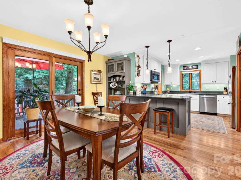 127 Woodburn Drive, Swannanoa, NC 28778.  MLS# CAR4392652, YatesRealty ID 35633. 