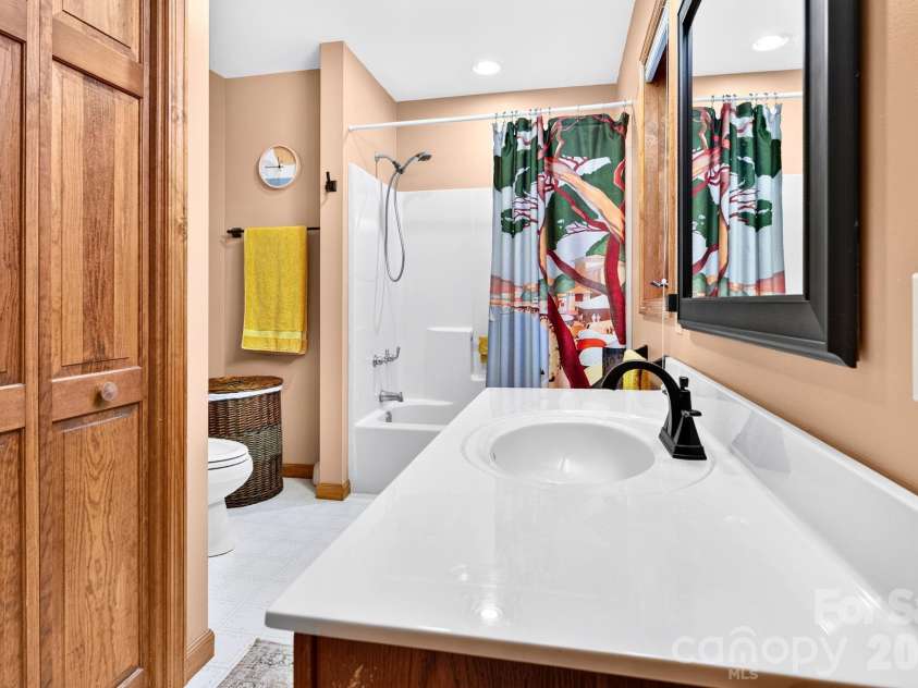 127 Woodburn Drive, Swannanoa, NC 28778.  MLS# CAR4392652, YatesRealty ID 35633. 