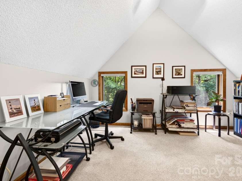 127 Woodburn Drive, Swannanoa, NC 28778.  MLS# CAR4392652, YatesRealty ID 35633. 