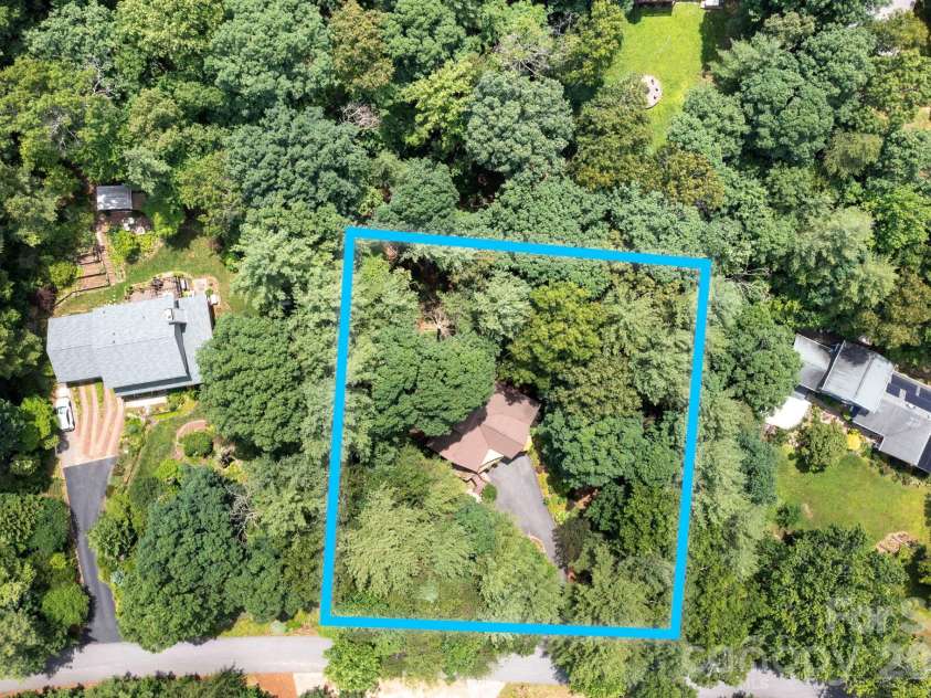 127 Woodburn Drive, Swannanoa, NC 28778.  MLS# CAR4392652, YatesRealty ID 35633. 