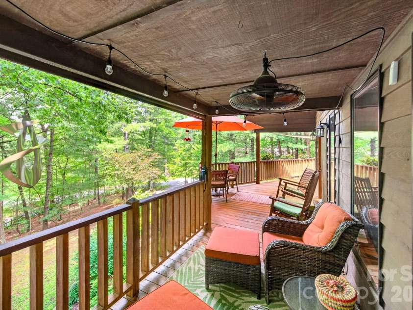 127 Woodburn Drive, Swannanoa, NC 28778.  MLS# CAR4392652, YatesRealty ID 35633. 