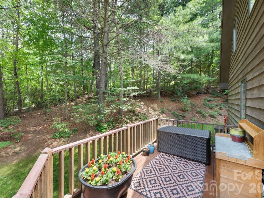 127 Woodburn Drive, Swannanoa, NC 28778.  MLS# CAR4392652, YatesRealty ID 35633. 
