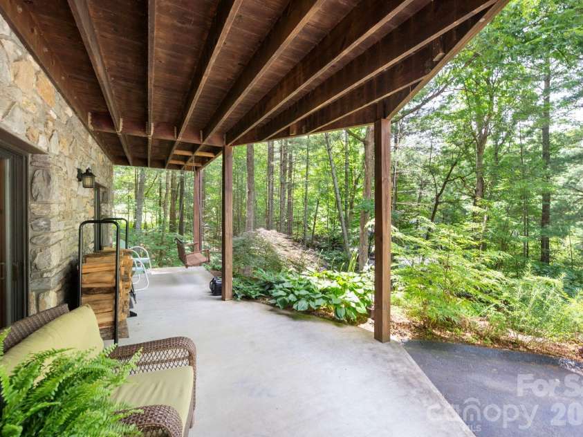 127 Woodburn Drive, Swannanoa, NC 28778.  MLS# CAR4392652, YatesRealty ID 35633. 