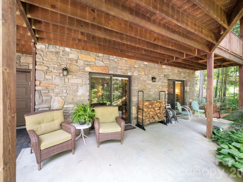 127 Woodburn Drive, Swannanoa, NC 28778.  MLS# CAR4392652, YatesRealty ID 35633. 