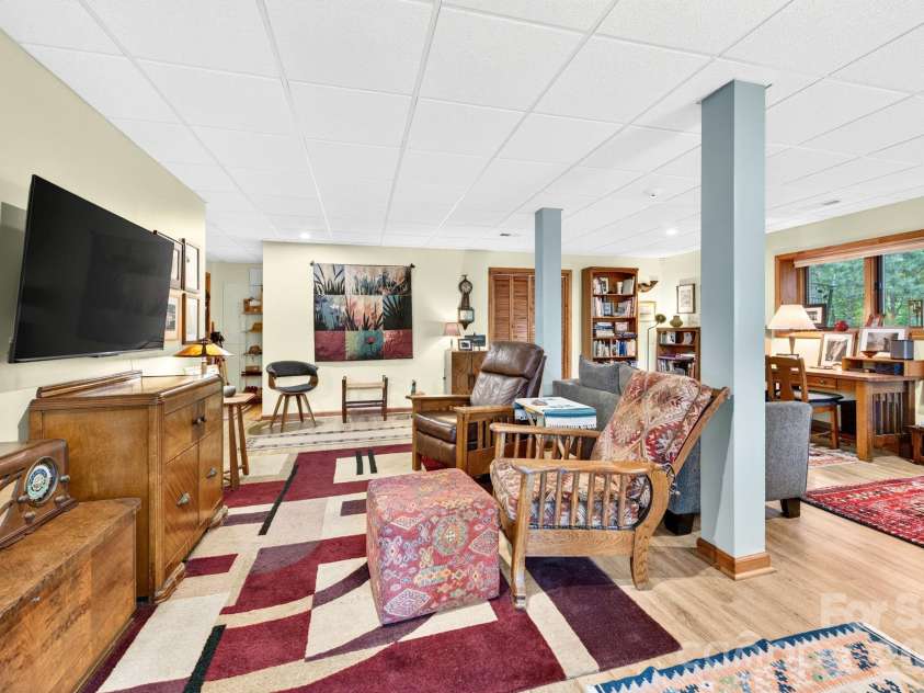 127 Woodburn Drive, Swannanoa, NC 28778.  MLS# CAR4392652, YatesRealty ID 35633. 