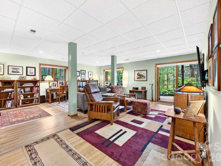 127 Woodburn Drive, Swannanoa, NC 28778.  MLS# CAR4392652, YatesRealty ID 35633. 