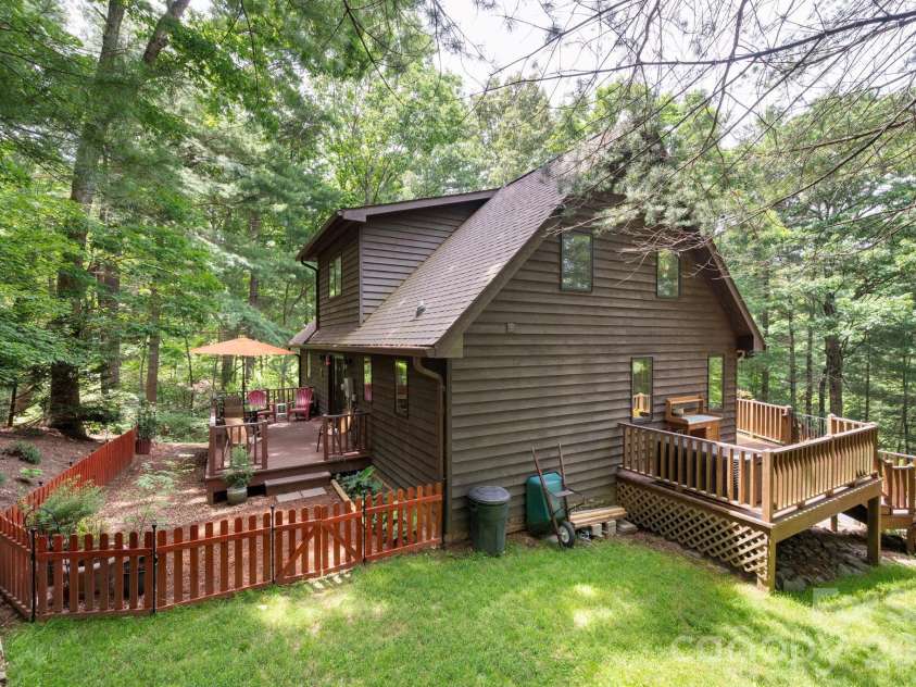 127 Woodburn Drive, Swannanoa, NC 28778.  MLS# CAR4392652, YatesRealty ID 35633. 