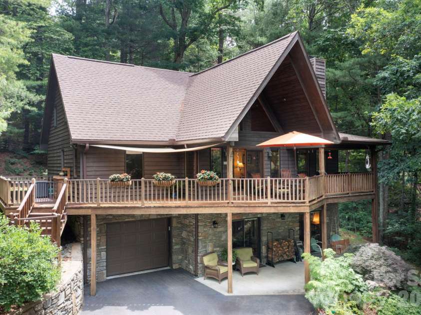 127 Woodburn Drive, Swannanoa, NC 28778.  MLS# CAR4392652, YatesRealty ID 35633. 
