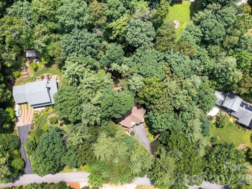 127 Woodburn Drive, Swannanoa, NC 28778.  MLS# CAR4392652, YatesRealty ID 35633. 