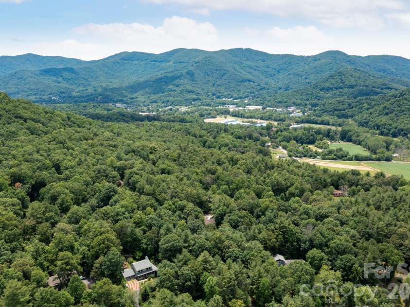 127 Woodburn Drive, Swannanoa, NC 28778.  MLS# CAR4392652, YatesRealty ID 35633. 