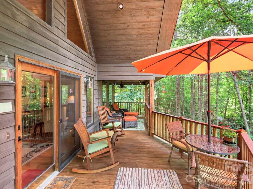 127 Woodburn Drive, Swannanoa, NC 28778.  MLS# CAR4392652, YatesRealty ID 35633. Grilling Deck