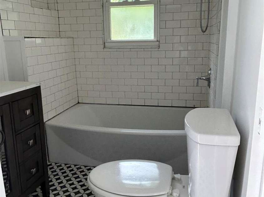 12 Penley Avenue, Asheville, NC 28804.  MLS# CAR4379338, YatesRealty ID 35634. Tiled bath.