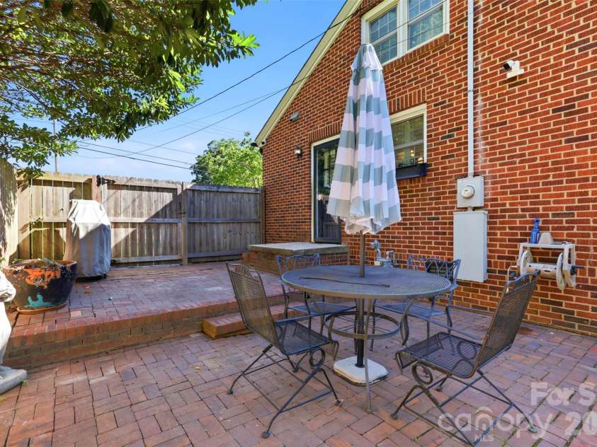 2201 Armstrong Park Drive, Gastonia, NC 28054.  MLS# CAR4399022, YatesRealty ID 35637. 