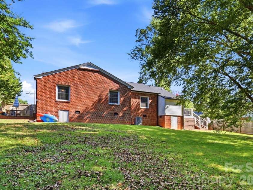 2201 Armstrong Park Drive, Gastonia, NC 28054.  MLS# CAR4399022, YatesRealty ID 35637. 