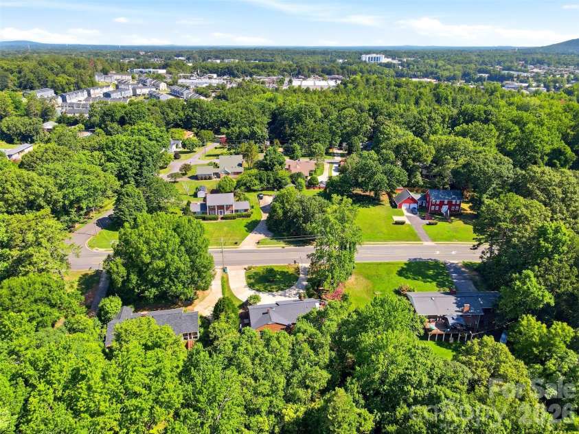 2201 Armstrong Park Drive, Gastonia, NC 28054.  MLS# CAR4399022, YatesRealty ID 35637. 