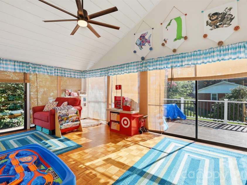 2201 Armstrong Park Drive, Gastonia, NC 28054.  MLS# CAR4399022, YatesRealty ID 35637. Sunroom