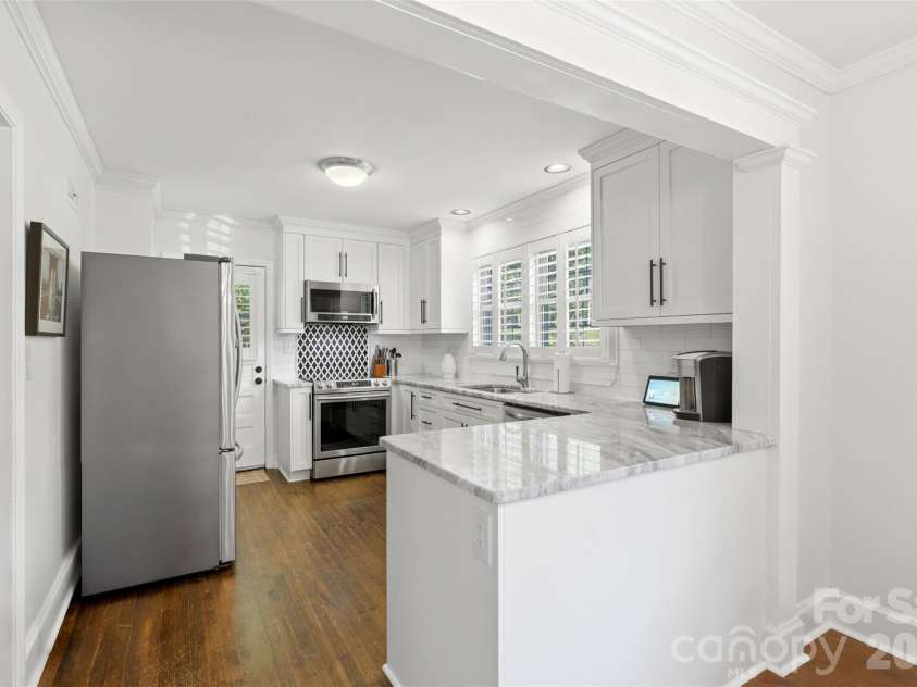 2201 Armstrong Park Drive, Gastonia, NC 28054.  MLS# CAR4399022, YatesRealty ID 35637. Updated Kitchen