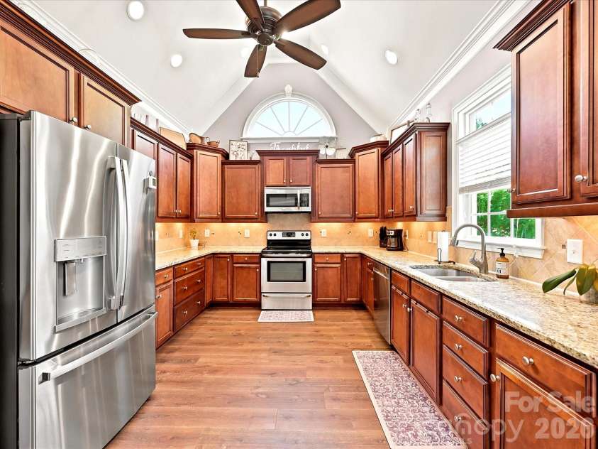 305 Spurs Court, Rock Hill, SC 29732.  MLS# CAR4396418, YatesRealty ID 35638. Kitchen