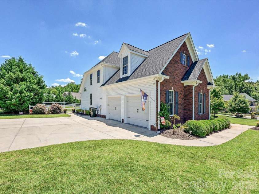 305 Spurs Court, Rock Hill, SC 29732.  MLS# CAR4396418, YatesRealty ID 35638. Side load 2 car garage