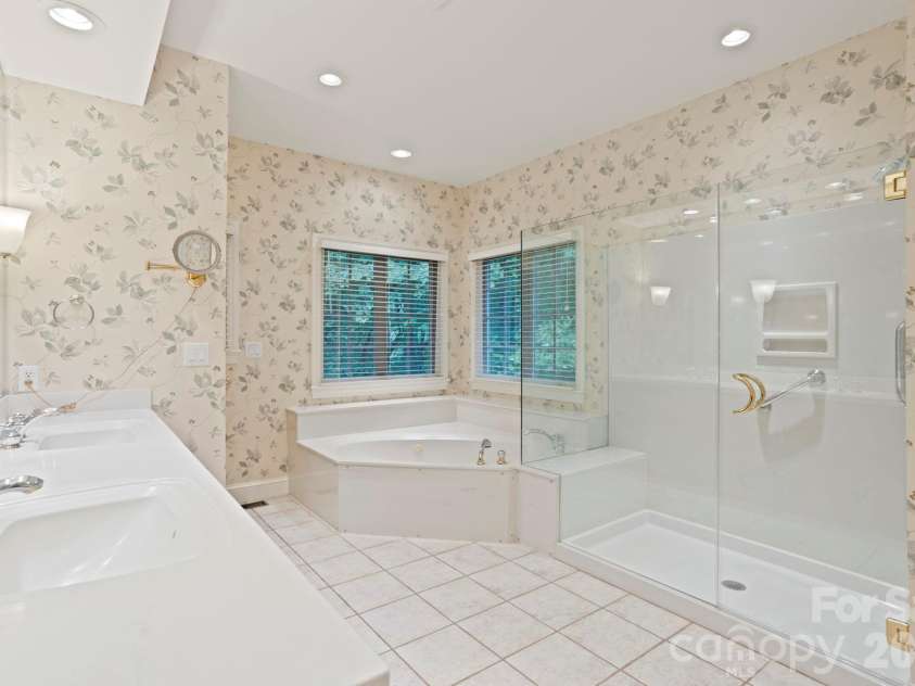 132 Berry Creek Drive, Flat Rock, NC 28731.  MLS# CAR4342360, YatesRealty ID 3564. 