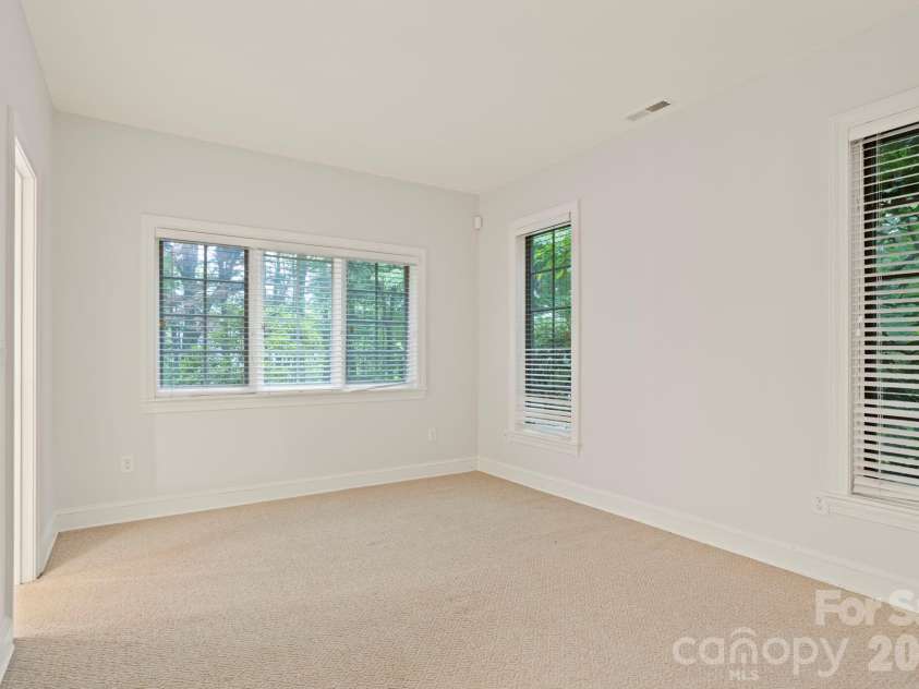 132 Berry Creek Drive, Flat Rock, NC 28731.  MLS# CAR4342360, YatesRealty ID 3564. 