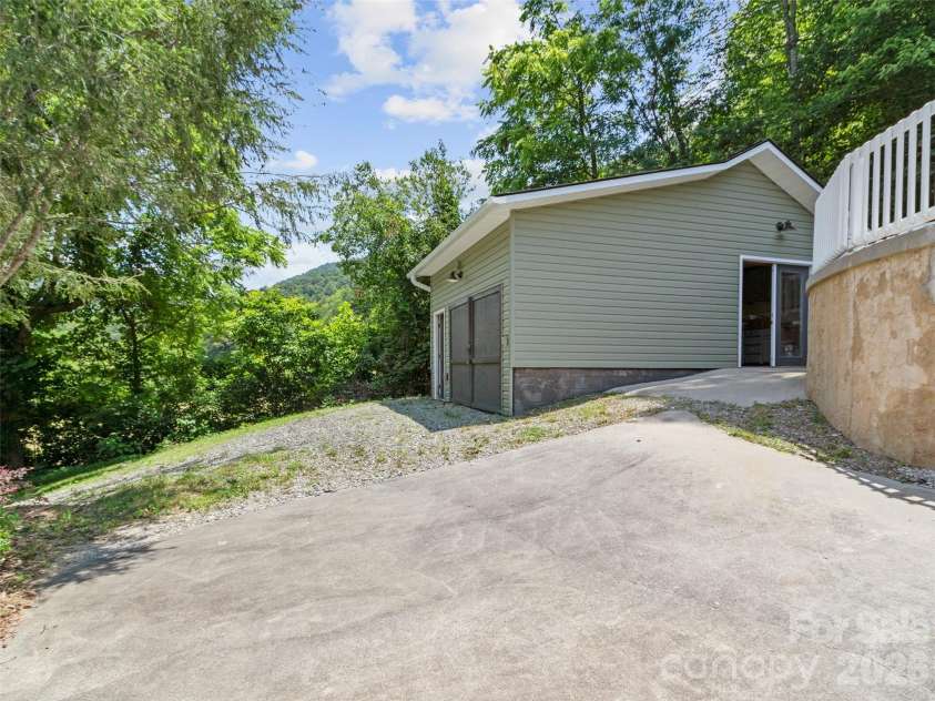 189 Poverty Branch Road, Barnardsville, NC 28709.  MLS# CAR4354105, YatesRealty ID 3564. 