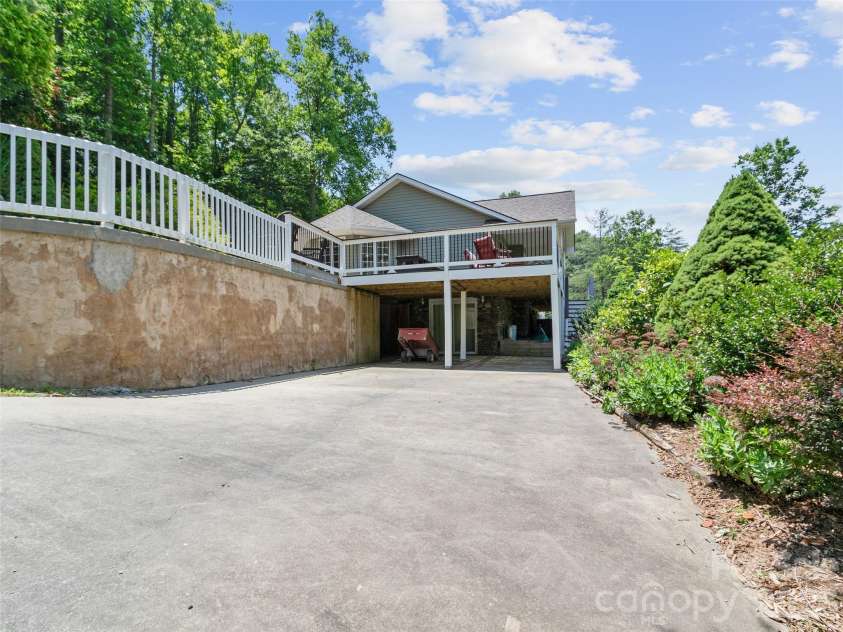 189 Poverty Branch Road, Barnardsville, NC 28709.  MLS# CAR4354105, YatesRealty ID 3564. 