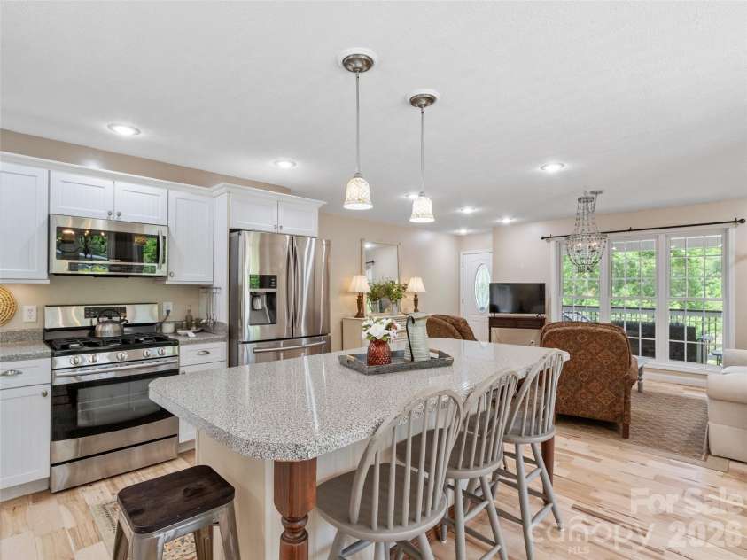 189 Poverty Branch Road, Barnardsville, NC 28709.  MLS# CAR4354105, YatesRealty ID 3564. Eat-in kitchen