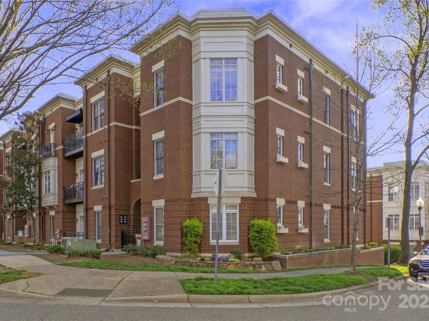 792 Davidson Street, Charlotte, NC 28202.  MLS# CAR4235117, YatesRealty ID 3564. Tivoli Condominiums Located in Downtown Charlotte