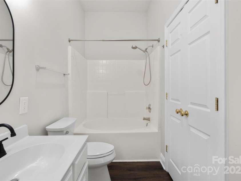 792 Davidson Street, Charlotte, NC 28202.  MLS# CAR4235117, YatesRealty ID 3564. Updated LVP Floors, Fixtures, Lights, and Hardware