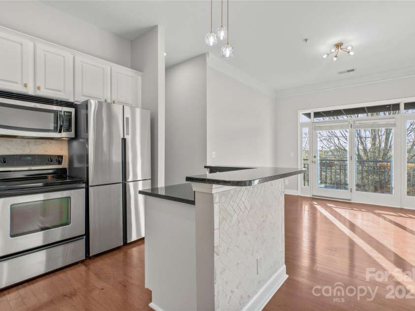 792 Davidson Street, Charlotte, NC 28202.  MLS# CAR4235117, YatesRealty ID 3564. Upgraded Light Fixtures and Cabinet Hardware