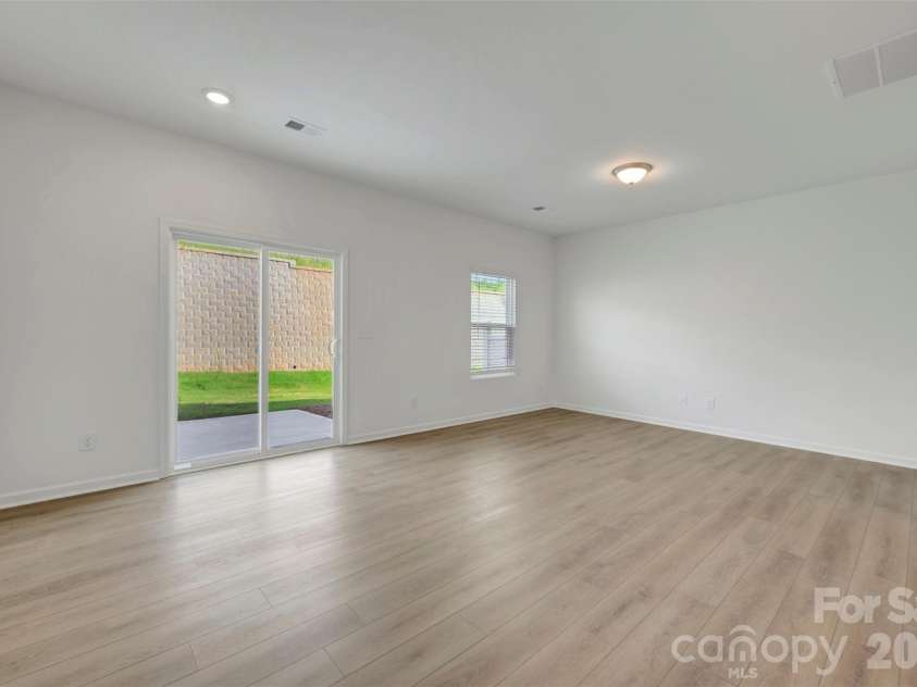 406 Hendley Drive, York, SC 29745.  MLS# CAR4400896, YatesRealty ID 35641. Family room
