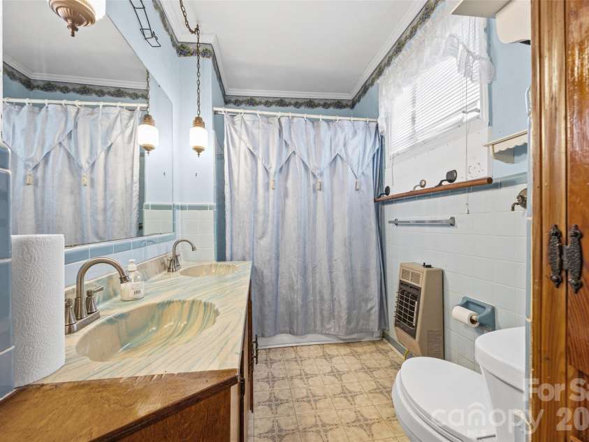 14 Barrow Street, Rock Hill, SC 29730.  MLS# CAR4401300, YatesRealty ID 35645. Additional bathroom.