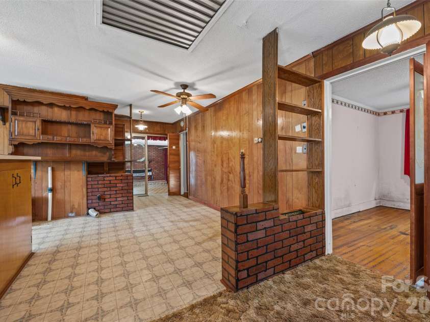 14 Barrow Street, Rock Hill, SC 29730.  MLS# CAR4401300, YatesRealty ID 35645. Additional eat-in area.