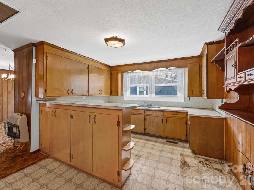 14 Barrow Street, Rock Hill, SC 29730.  MLS# CAR4401300, YatesRealty ID 35645. Kitchen.