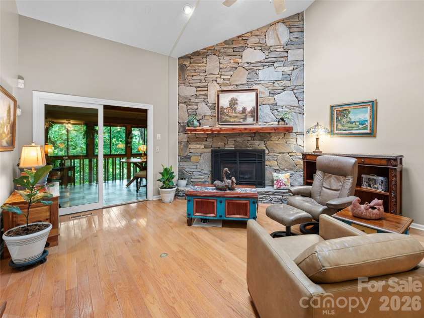 303 White Oak Drive, Hendersonville, NC 28791.  MLS# CAR4401721, YatesRealty ID 35649. 