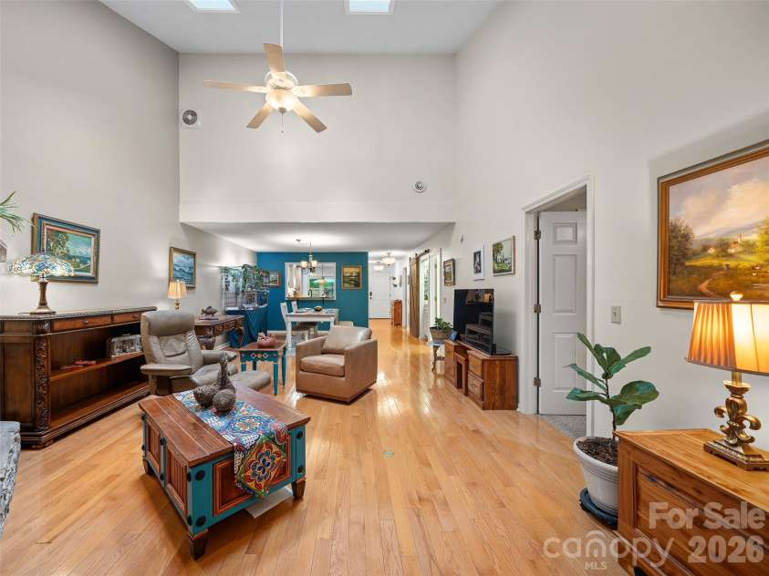 303 White Oak Drive, Hendersonville, NC 28791.  MLS# CAR4401721, YatesRealty ID 35649. 