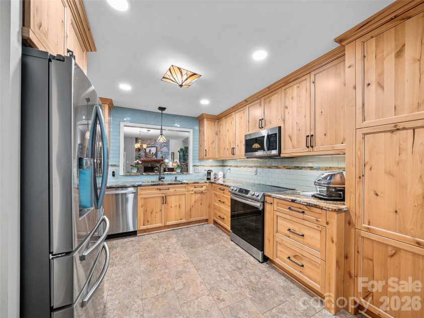 303 White Oak Drive, Hendersonville, NC 28791.  MLS# CAR4401721, YatesRealty ID 35649. 