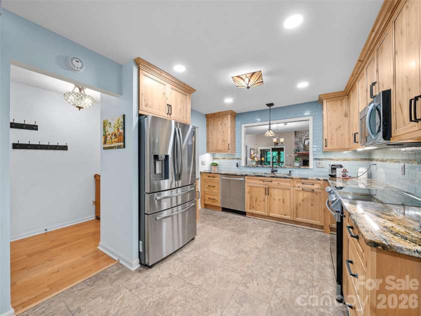 303 White Oak Drive, Hendersonville, NC 28791.  MLS# CAR4401721, YatesRealty ID 35649. 