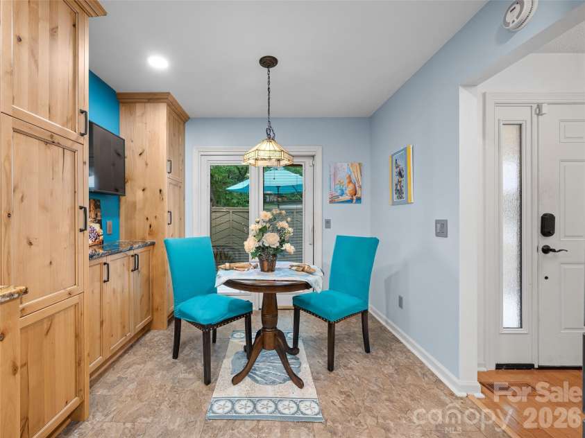 303 White Oak Drive, Hendersonville, NC 28791.  MLS# CAR4401721, YatesRealty ID 35649. 