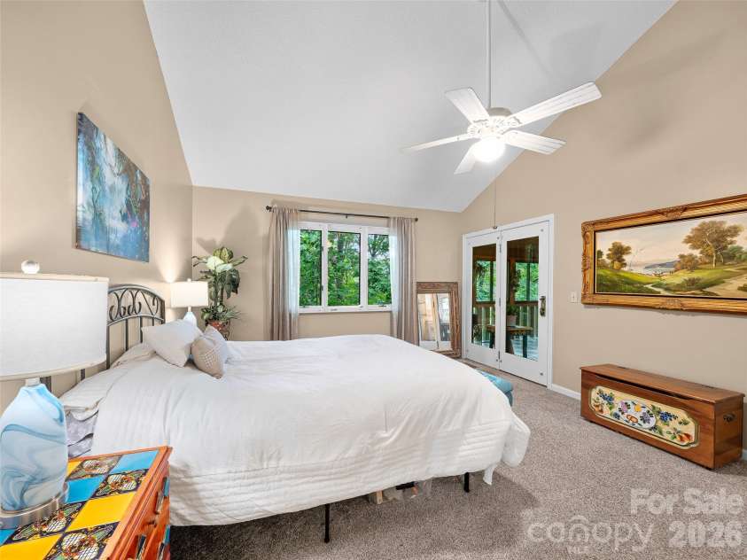 303 White Oak Drive, Hendersonville, NC 28791.  MLS# CAR4401721, YatesRealty ID 35649. 