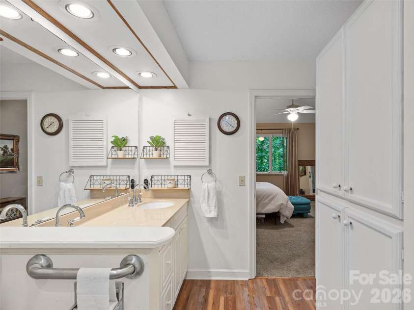 303 White Oak Drive, Hendersonville, NC 28791.  MLS# CAR4401721, YatesRealty ID 35649. 