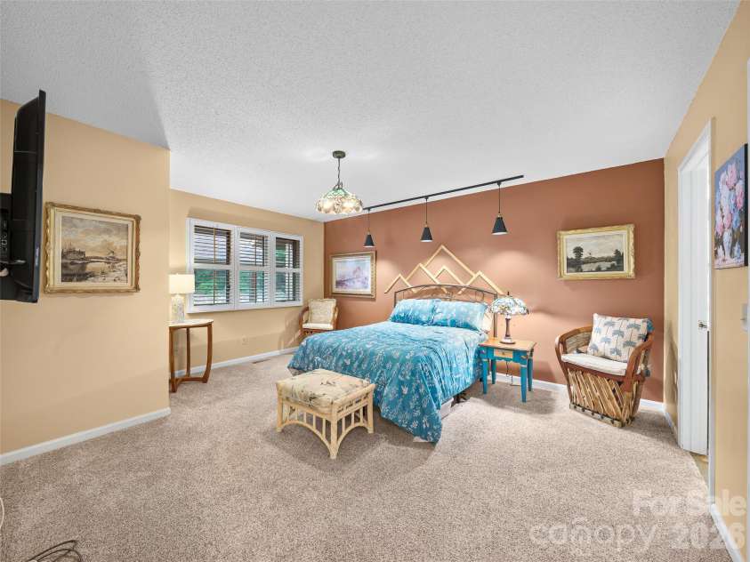 303 White Oak Drive, Hendersonville, NC 28791.  MLS# CAR4401721, YatesRealty ID 35649. 