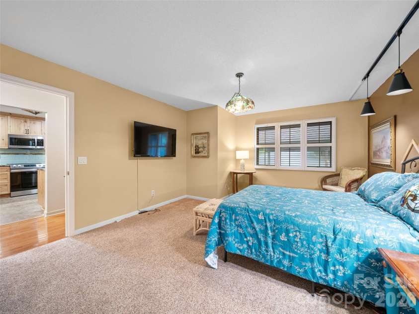 303 White Oak Drive, Hendersonville, NC 28791.  MLS# CAR4401721, YatesRealty ID 35649. 