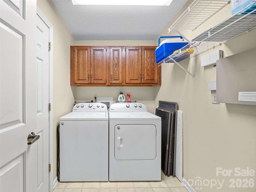 303 White Oak Drive, Hendersonville, NC 28791.  MLS# CAR4401721, YatesRealty ID 35649. 
